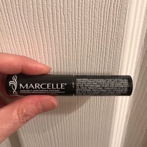 1 New still sealed Marcelle curlingmascara